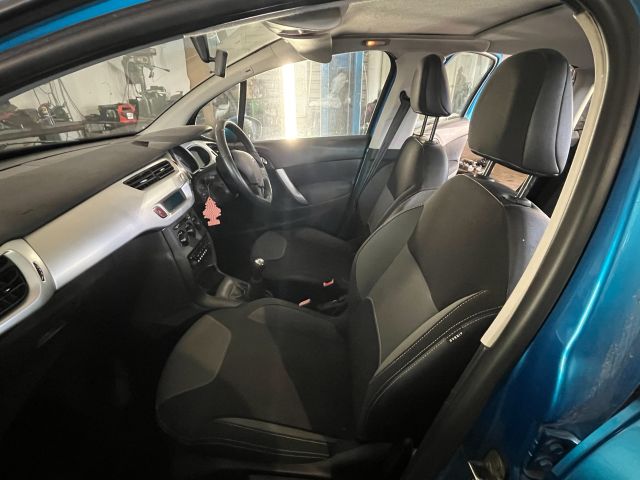 bontott CITROËN C3 Jobb első Gumikéder