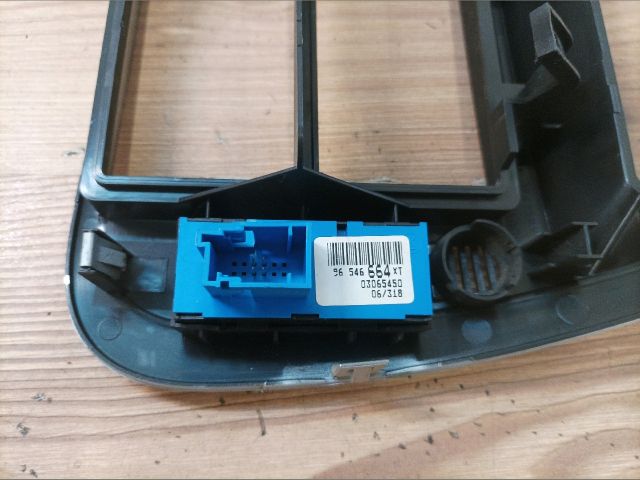 bontott CITROËN C3 Középkonzol Keret