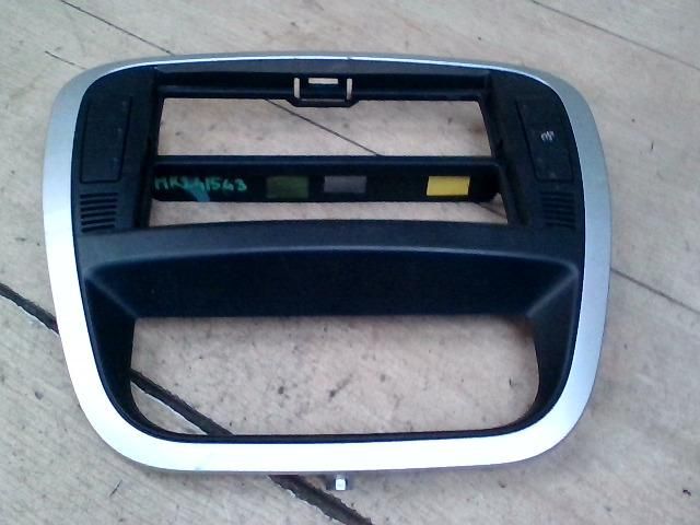 bontott CITROËN C3 Középkonzol Keret