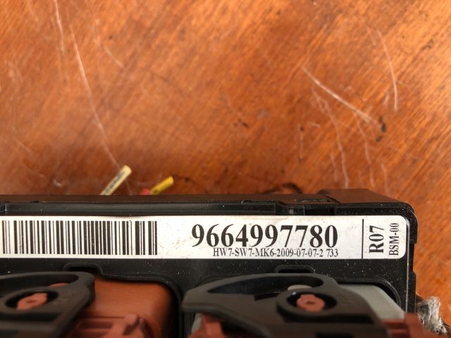 bontott CITROËN C3 PICASSO Biztosítéktábla Motortér