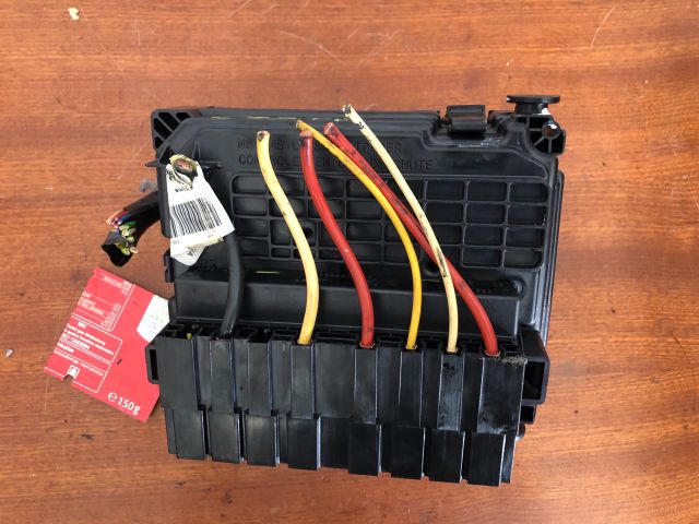 bontott CITROËN C3 PICASSO Biztosítéktábla Motortér