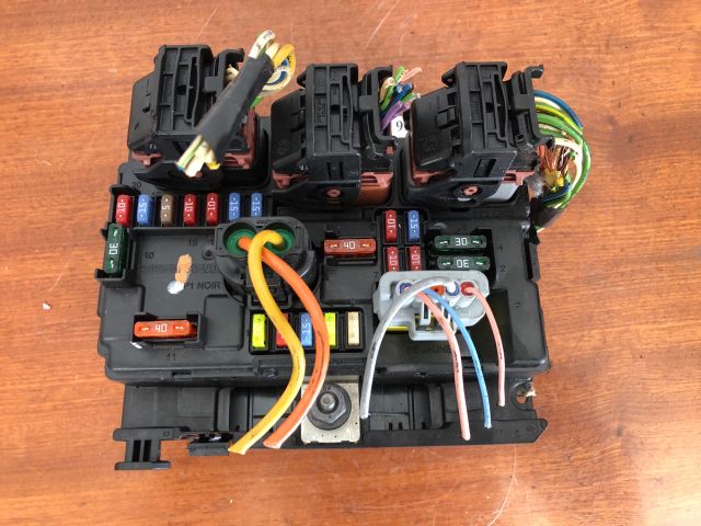 bontott CITROËN C3 PICASSO Biztosítéktábla Motortér