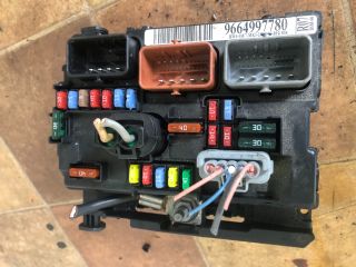 bontott CITROËN C3 PICASSO Biztosítéktábla Motortér