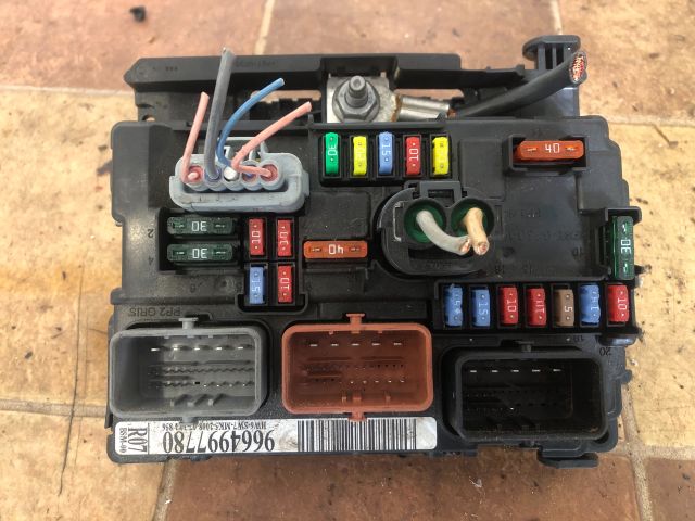 bontott CITROËN C3 PICASSO Biztosítéktábla Motortér