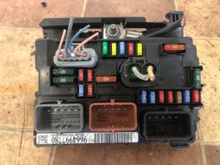 bontott CITROËN C3 PICASSO Biztosítéktábla Motortér