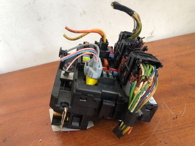 bontott CITROËN C3 PICASSO Biztosítéktábla Motortér