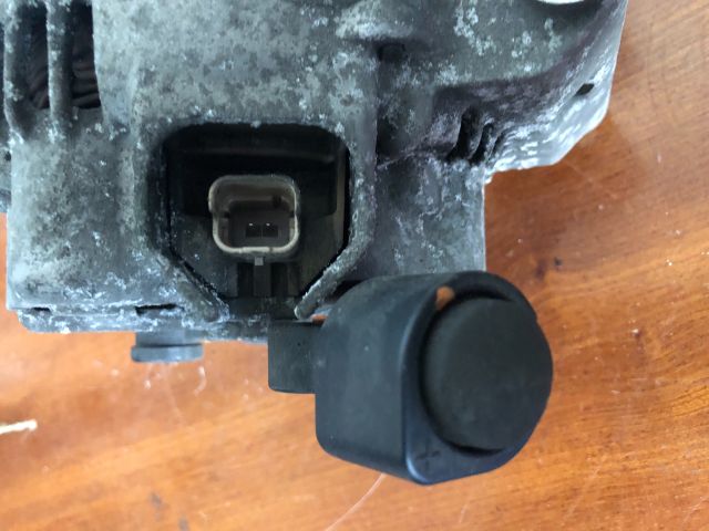 bontott CITROËN C3 PICASSO Generátor