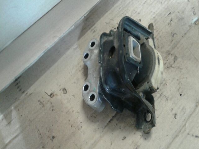 bontott CITROËN C3 PICASSO Motor Tartó Bak Jobb