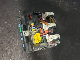 bontott CITROËN C3 PICASSO Biztosítéktábla Motortér