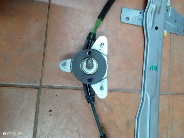 bontott CITROËN C3 PICASSO Bal hátsó Ablakemelő Szerkezet (Mechanikus)