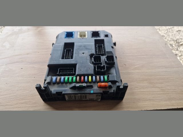 bontott CITROËN C3 PICASSO Biztosítéktábla Utastér