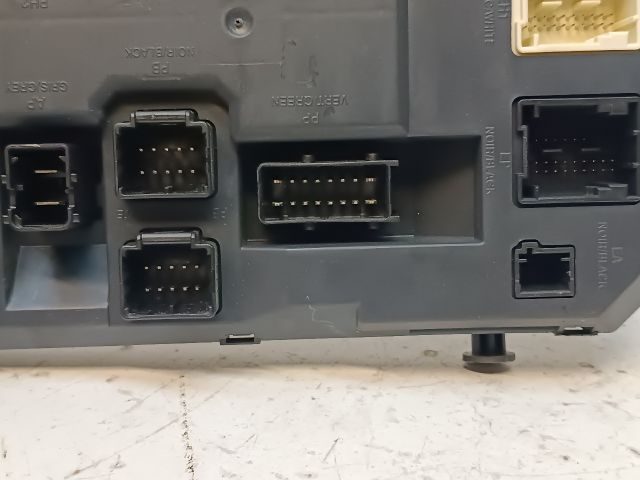 bontott CITROËN C3 PICASSO Biztosítéktábla Utastér