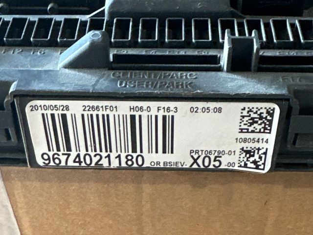 bontott CITROËN C3 PICASSO Biztosítéktábla Utastér