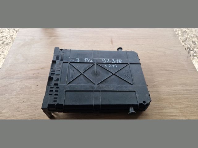 bontott CITROËN C3 PICASSO Biztosítéktábla Utastér