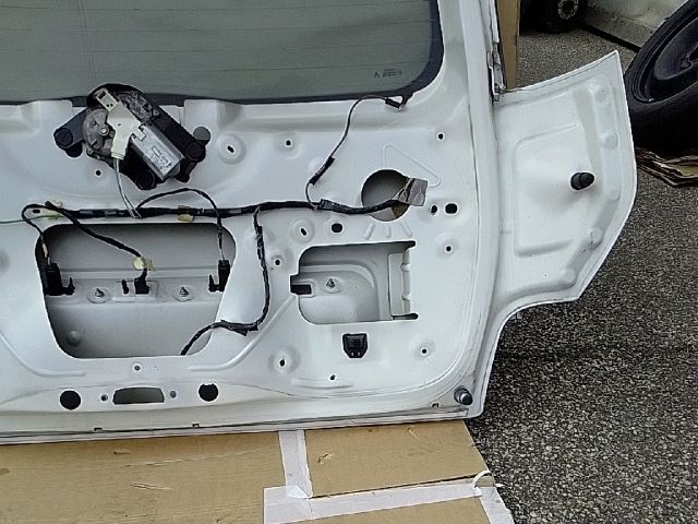 bontott CITROËN C3 PICASSO Csomagtérajtó (Üres lemez)