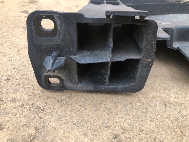 bontott CITROËN C3 PICASSO Első Lökhárító Alsó (Műanyag)