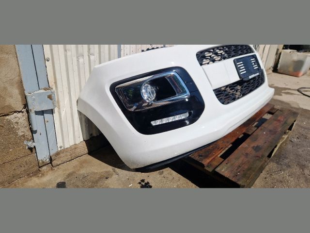 bontott CITROËN C3 PICASSO Első Lökhárító (Részeivel)