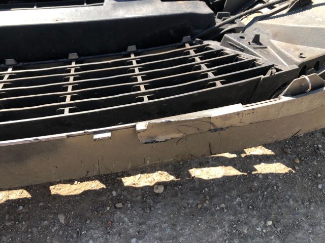 bontott CITROËN C3 PICASSO Első Lökhárító (Részeivel)