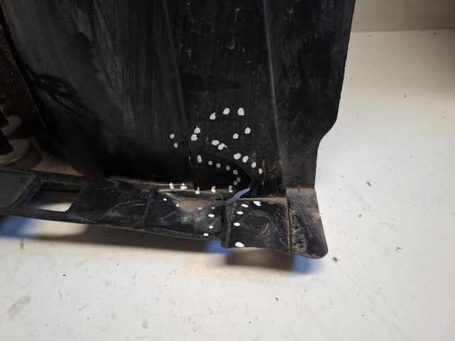 bontott CITROËN C3 PICASSO Jobb első Dobbetét (Kerékjárati, Műanyag)