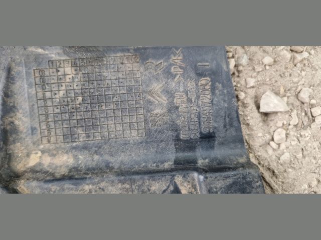 bontott CITROËN C3 PICASSO Jobb első Első Dobbetét (Kerékjárati, Műanyag)