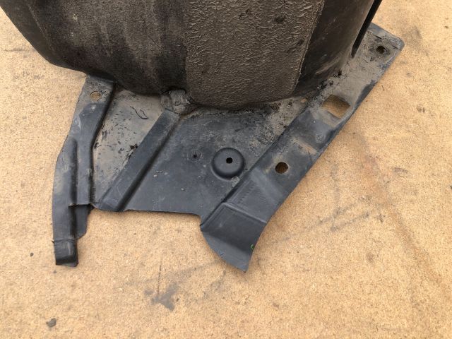 bontott CITROËN C3 PICASSO Jobb első Első Dobbetét (Kerékjárati, Műanyag)