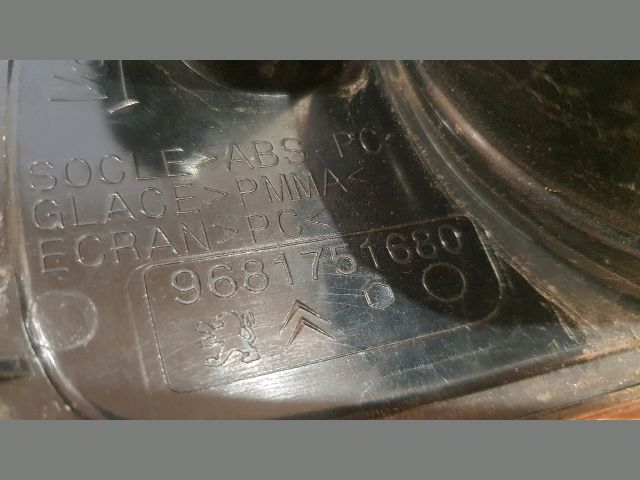 bontott CITROËN C3 PICASSO Jobb Ködzárófény