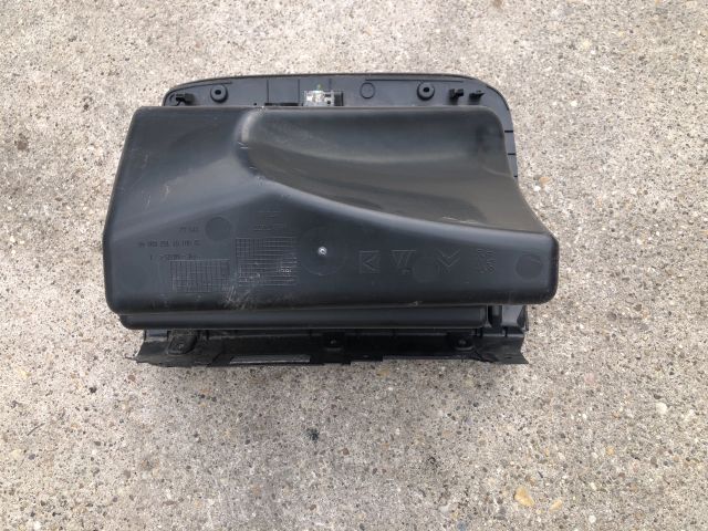 bontott CITROËN C3 PICASSO Kesztyűtartó