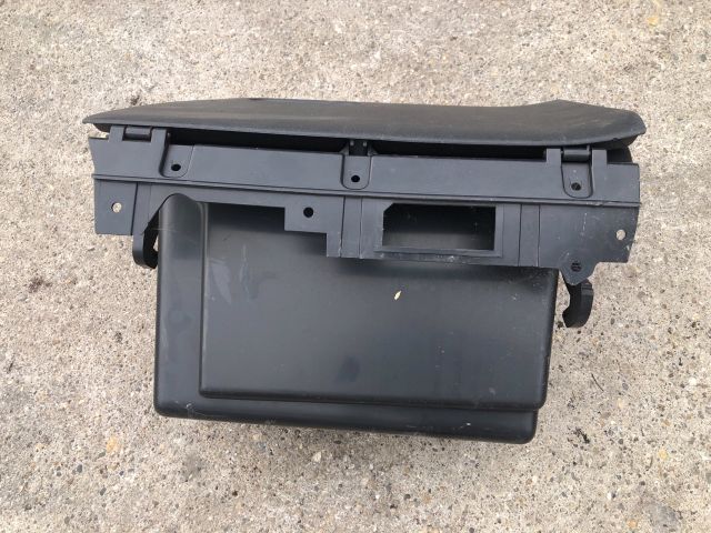 bontott CITROËN C3 PICASSO Kesztyűtartó