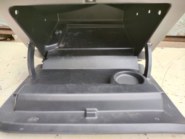 bontott CITROËN C3 PICASSO Kesztyűtartó