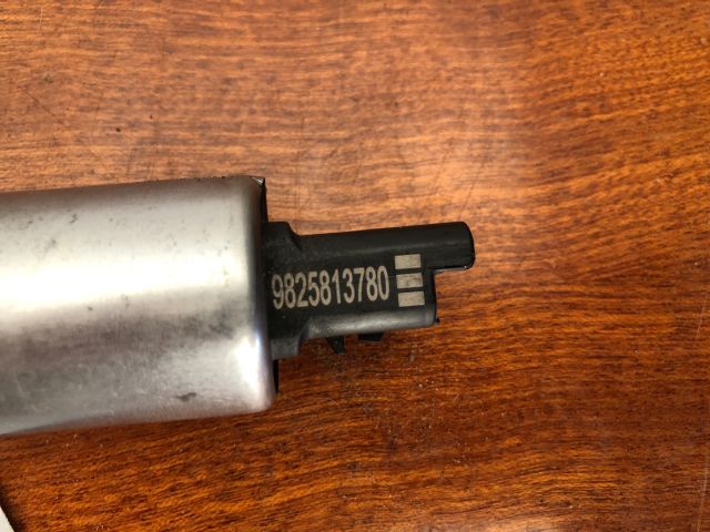 bontott CITROËN C3 PICASSO Olajnyomás Szelep Okoskerékhez