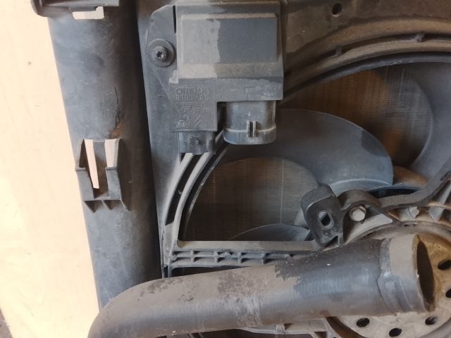 bontott CITROËN C3 PLURIEL Hűtőventilátor Keret