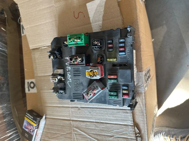 bontott CITROËN C3 PLURIEL Biztosítéktábla Utastér