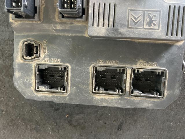 bontott CITROËN C3 PLURIEL Biztosítéktábla Utastér