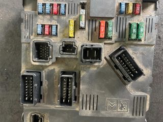 bontott CITROËN C3 PLURIEL Biztosítéktábla Utastér