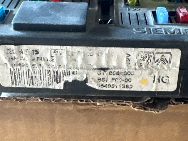 bontott CITROËN C3 PLURIEL Biztosítéktábla Utastér