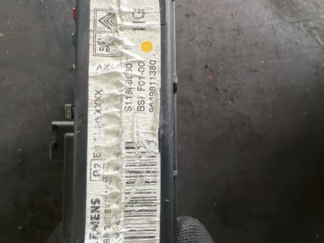 bontott CITROËN C3 PLURIEL Biztosítéktábla Utastér