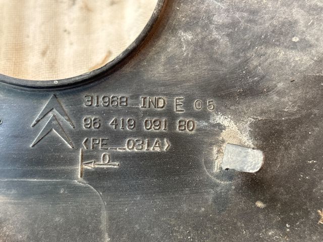 bontott CITROËN C3 PLURIEL Homlokfal Burkolat