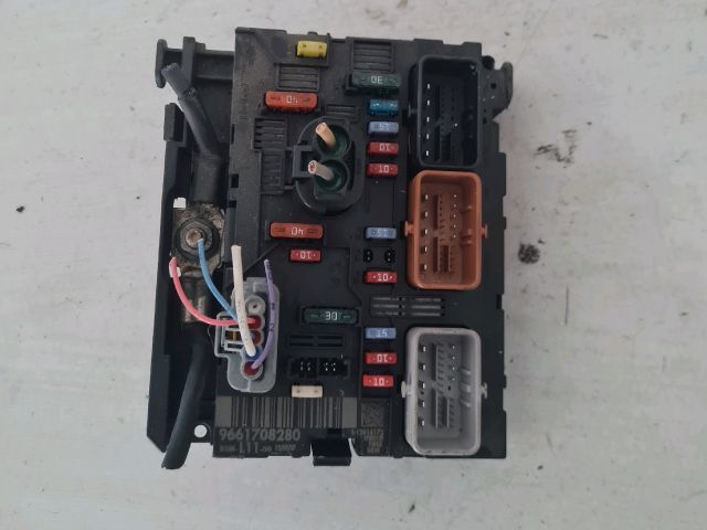 bontott CITROËN C4 Biztosítéktábla Motortér