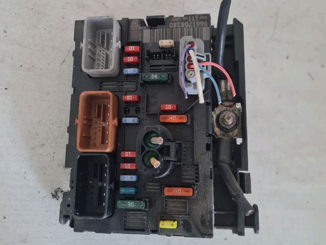 bontott CITROËN C4 Biztosítéktábla Motortér