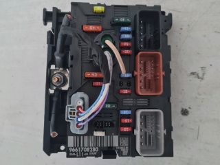 bontott CITROËN C4 Biztosítéktábla Motortér