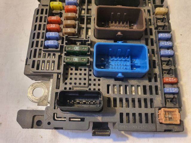 bontott CITROËN C4 Biztosítéktábla Motortér