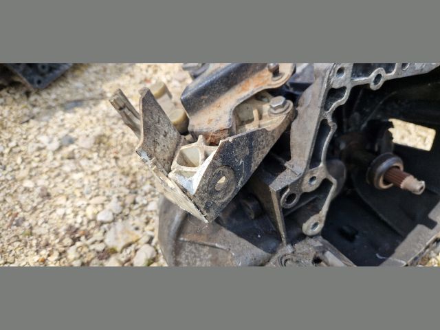 bontott CITROËN C4 Váltó (Mechanikus)