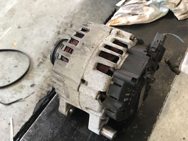 bontott CITROËN C4 Generátor