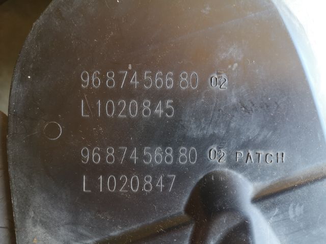 bontott CITROËN C4 Bal első Dobbetét (Kerékjárati, Műanyag)