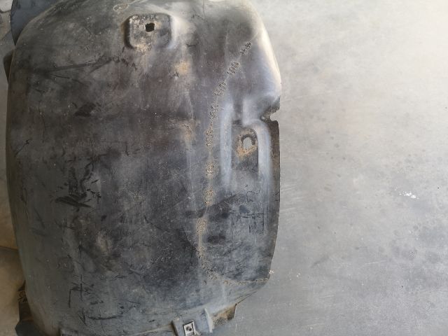 bontott CITROËN C4 Bal első Dobbetét (Kerékjárati, Műanyag)