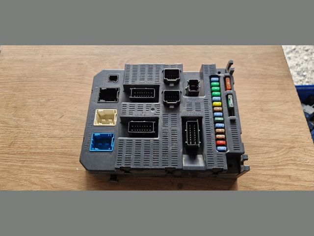 bontott CITROËN C4 Biztosítéktábla Utastér