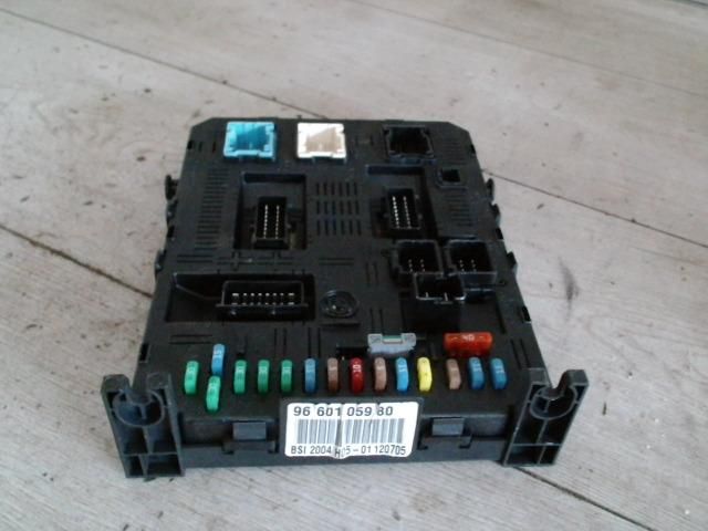 bontott CITROËN C4 Biztosítéktábla Utastér