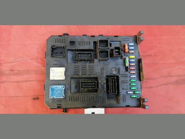 bontott CITROËN C4 Biztosítéktábla Utastér