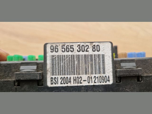 bontott CITROËN C4 Biztosítéktábla Utastér