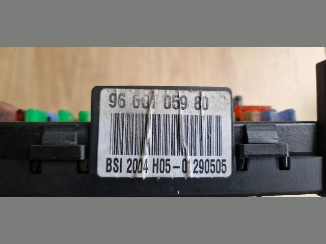 bontott CITROËN C4 Biztosítéktábla Utastér